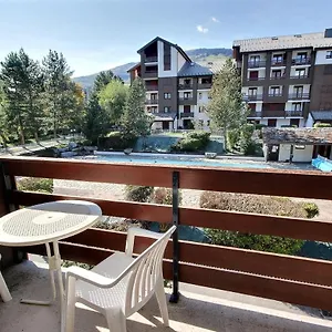 Apartment 1 Bedroom Flat, Heated Pool, Heart Of Village, Parking, Wifi, Bourg-Saint-Maurice